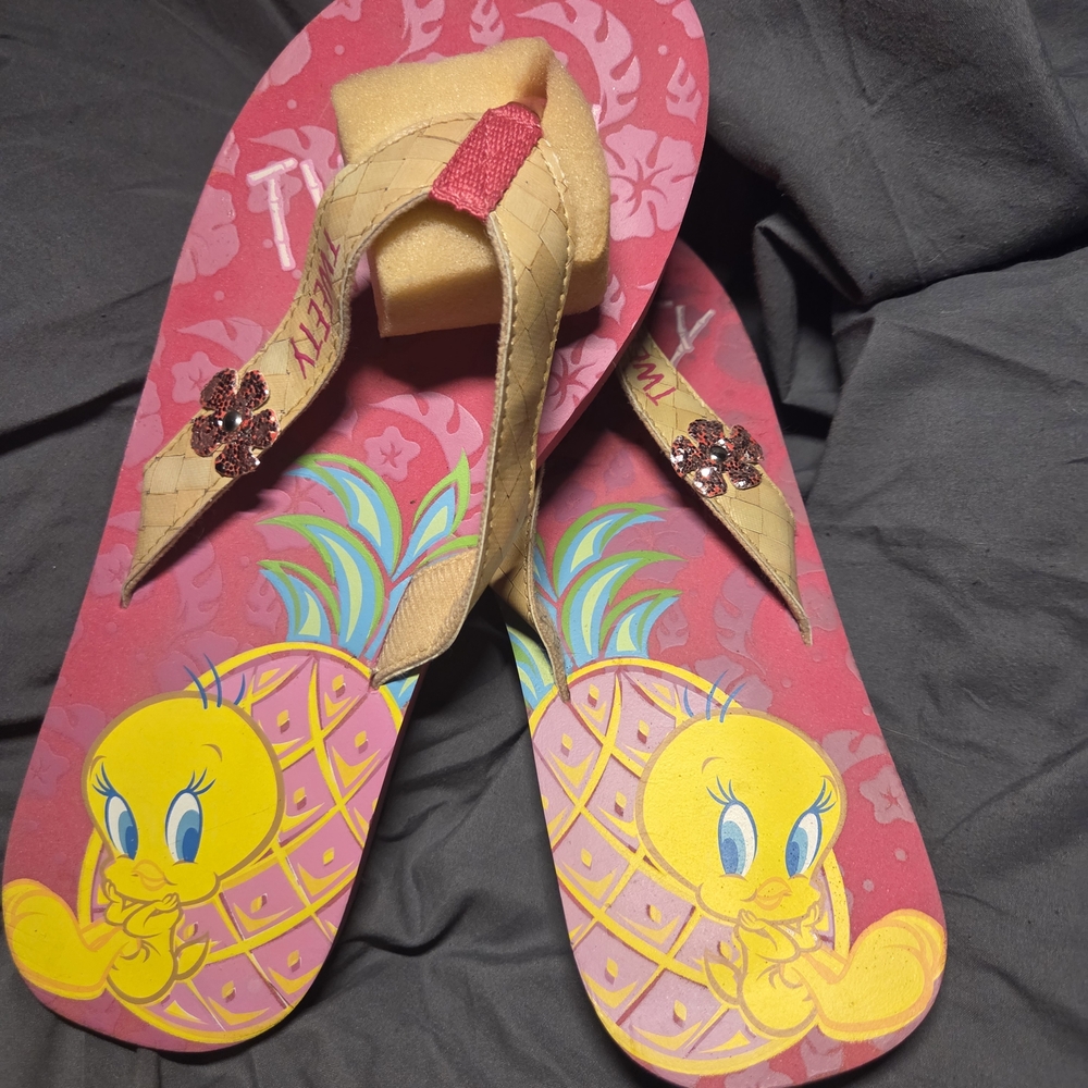 Vintage Y2K Tweety Pink Pineapple Tropical Hibiscus Flower Flip Flops Sz 9-10